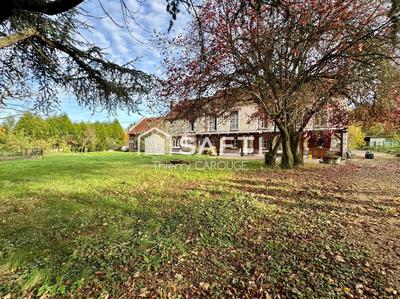 Maison - 233 m² - 5 pièces