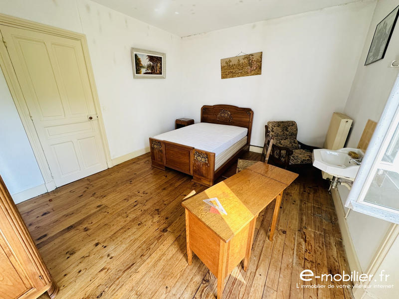 Maison - 220 m² - 8 pièces