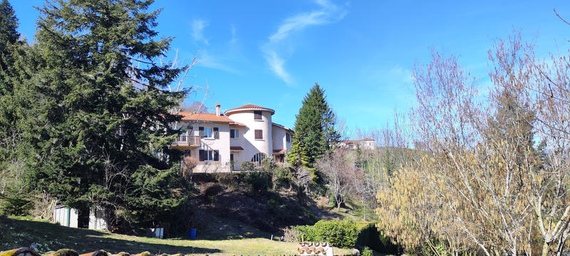 Maison - 275 m² - 12 pièces