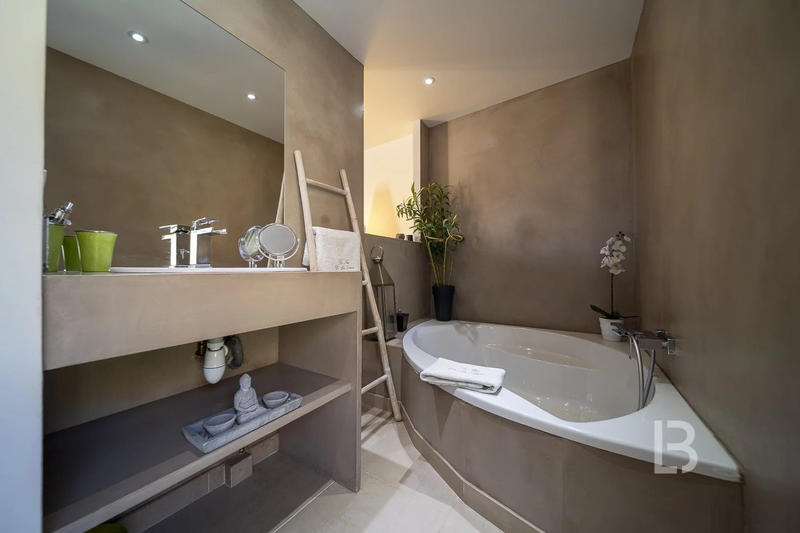 Mas - 220 m² - 6 pièces