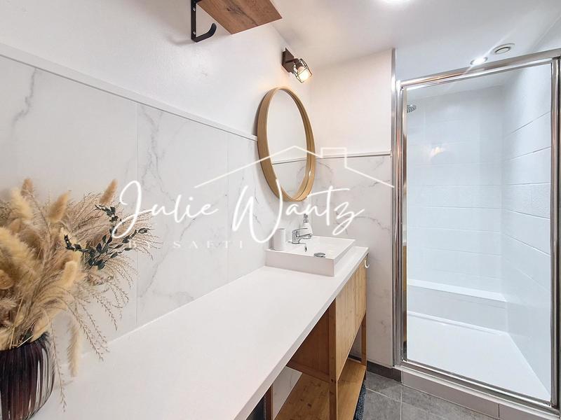 Maison - 201 m² - 7 pièces