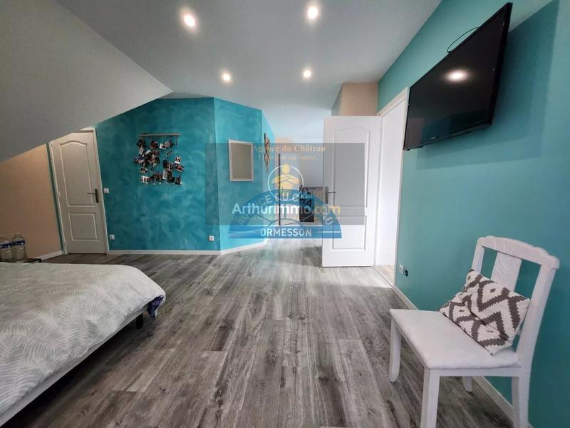 Maison - 240 m² - 9 pièces