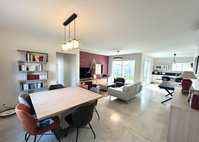 Maison - 102 m² - 4 pièces