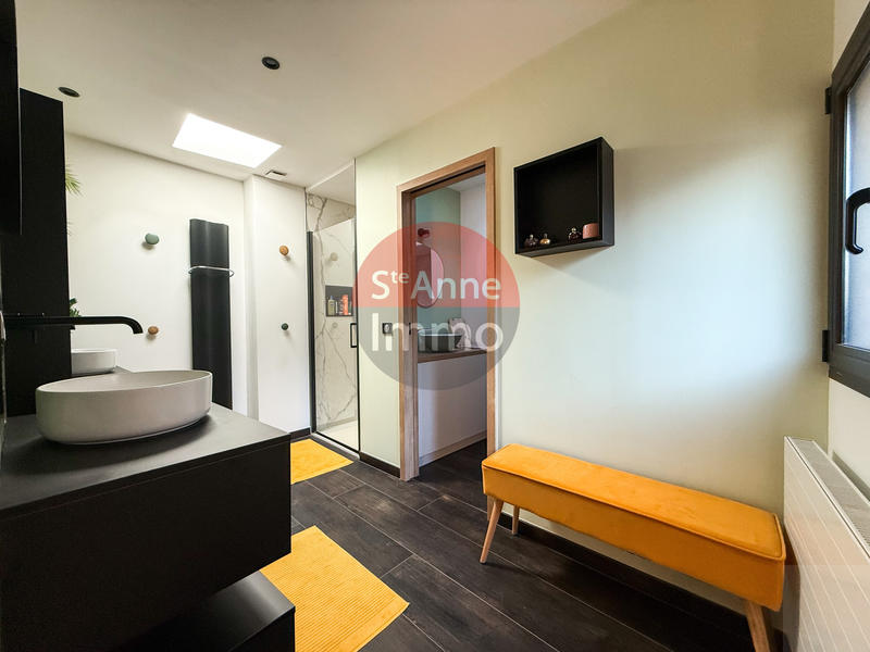 Maison - 230 m² - 6 pièces