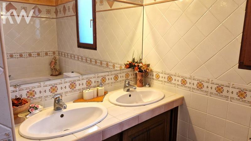 Maison provençale - 256 m² - 9 pièces