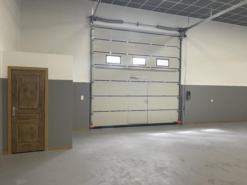 Local d'activité / Entrepôt - 184 m²