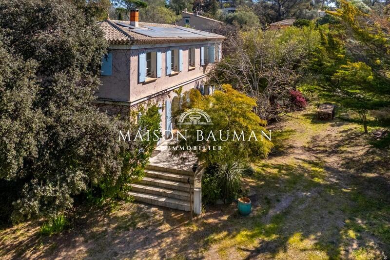 Maison - 273 m² - 6 pièces