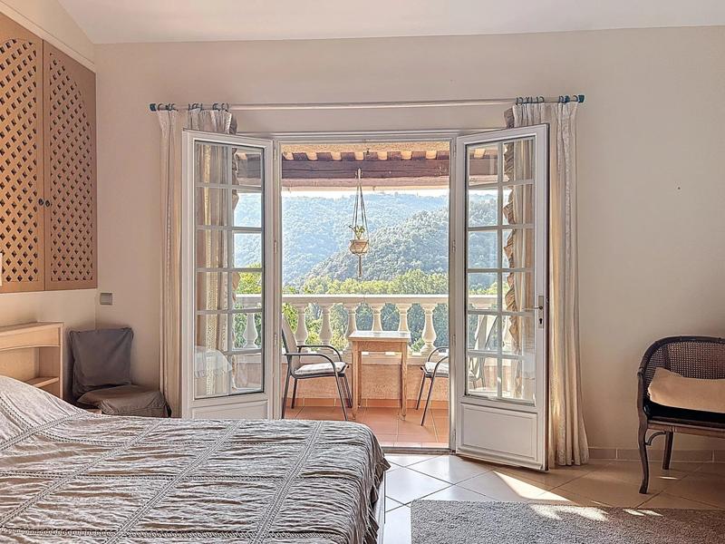 Maison - 231 m² - 7 pièces