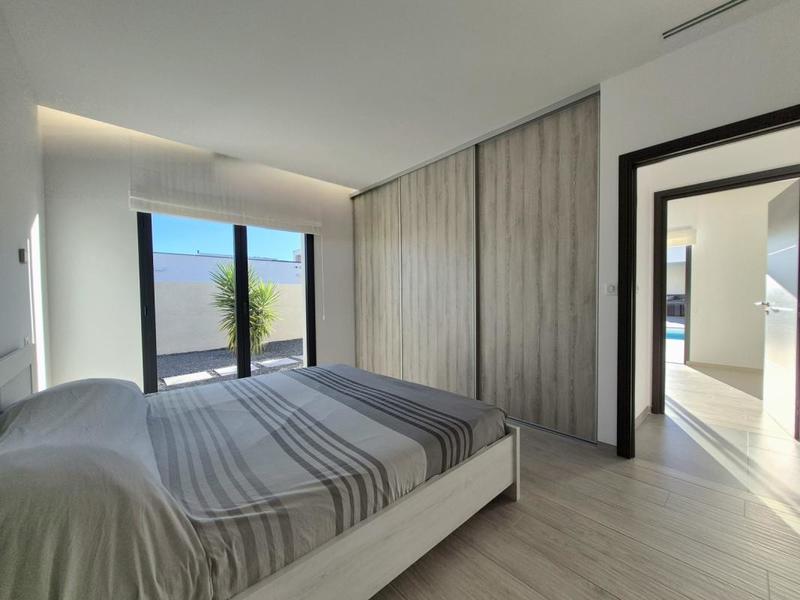 Maison - 232 m² - 6 pièces