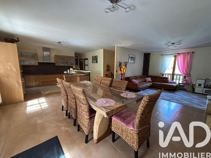 Maison - 137 m² - 5 pièces