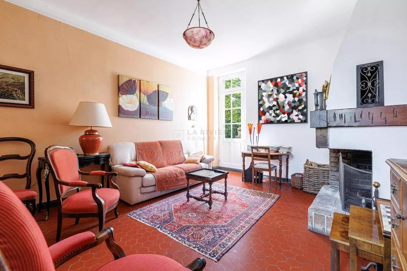 Propriété - 564 m² - 16 pièces