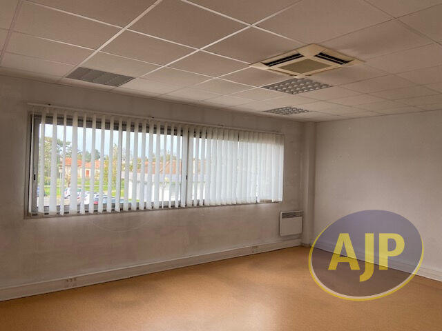 Local d'activité / Entrepôt - 173 m² - 7 pièces