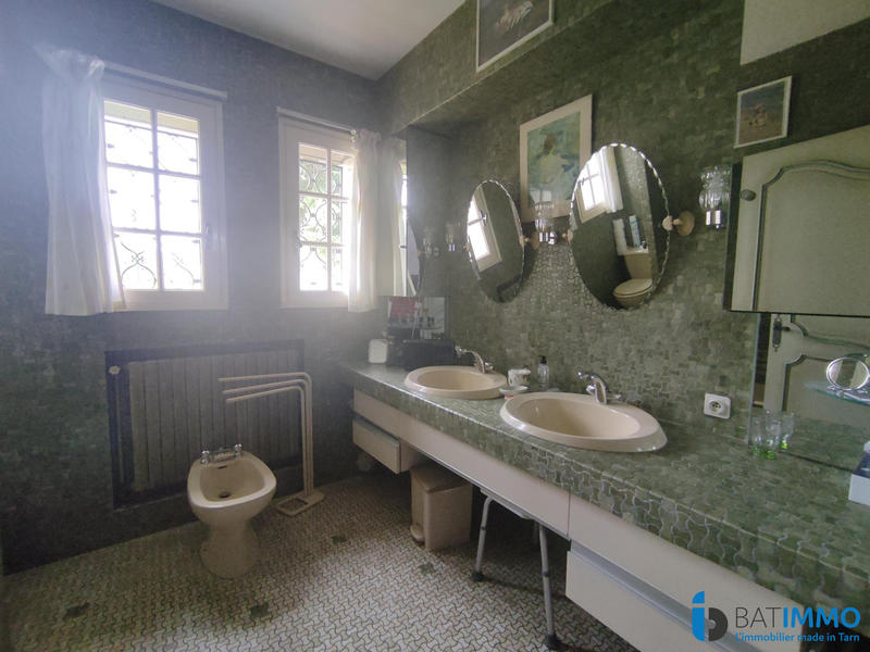 Maison traditionnelle - 195 m² - 10 pièces