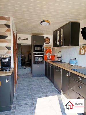 Maison - 250 m² - 9 pièces