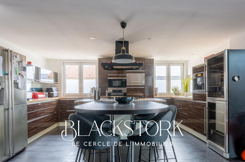 Appartement - 300 m² - 10 pièces