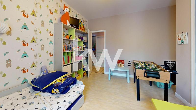 Maison - 214 m² - 9 pièces