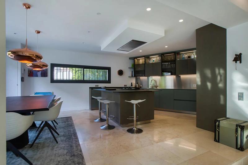 Villa - 300 m² - 6 pièces