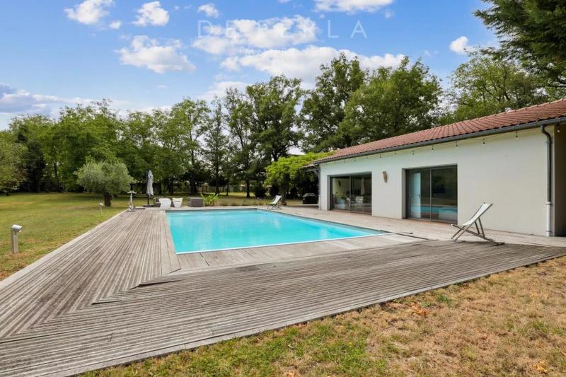 Château - 800 m² - 11 pièces