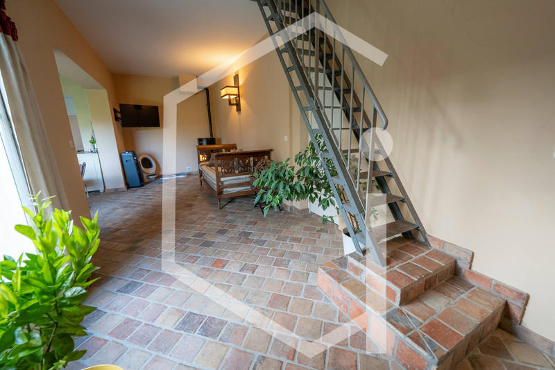 Maison - 240 m² - 9 pièces