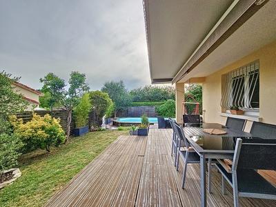 Maison traditionnelle - 157 m² - 6 pièces