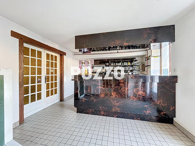 Maison - 588 m² - 10 pièces