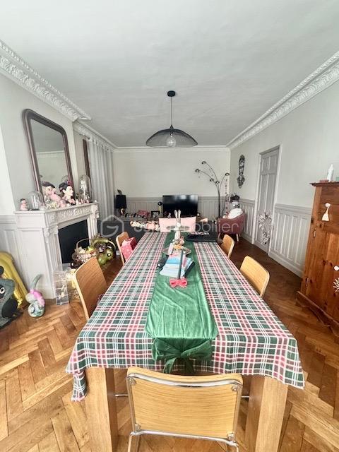 Demeure - 245 m² - 10 pièces