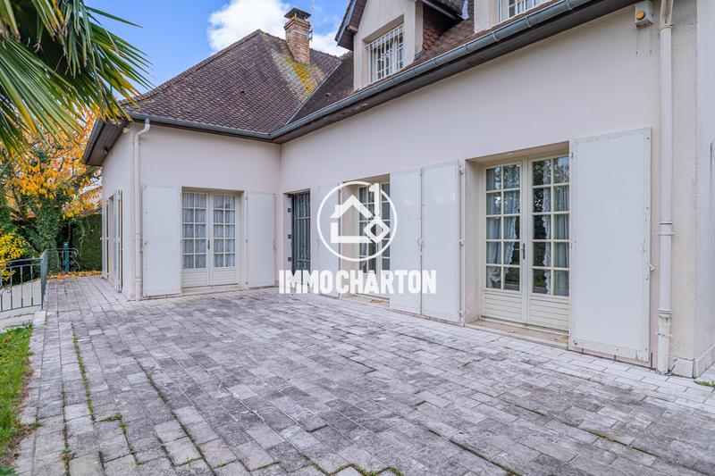 Maison - 212 m² - 8 pièces