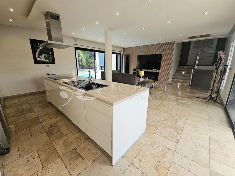 Villa - 200 m² - 5 pièces