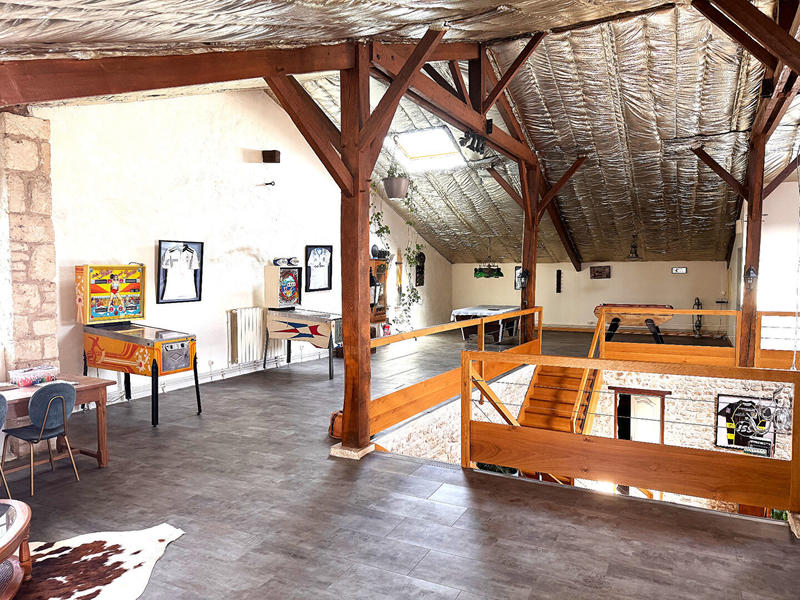 Maison - 470 m² - 6 pièces