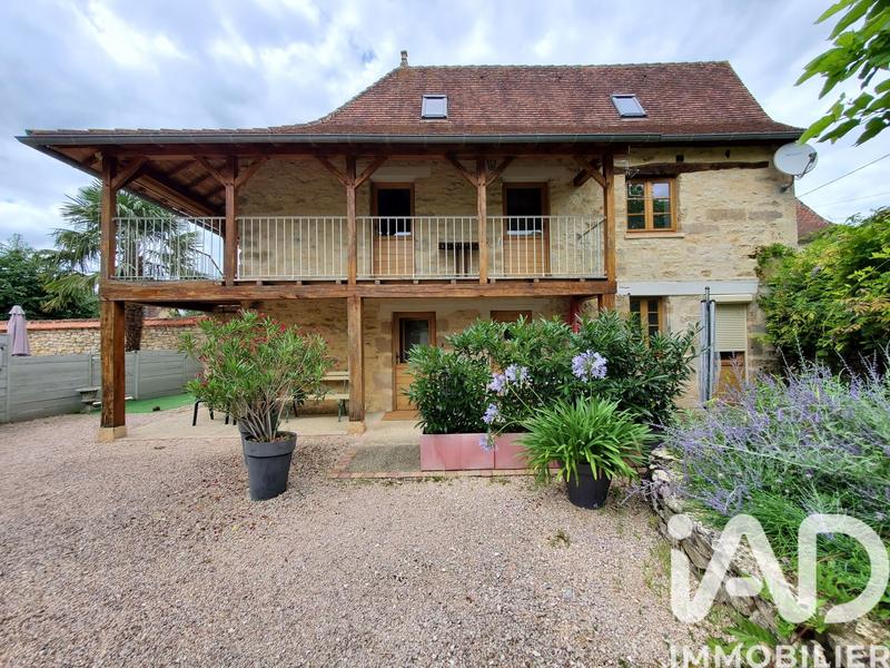 Maison - 220 m² - 8 pièces