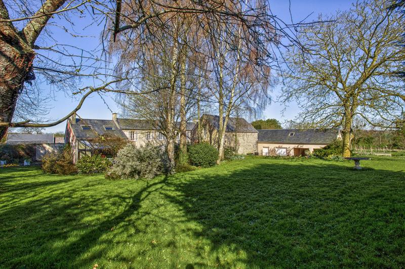 Maison - 426 m² - 16 pièces