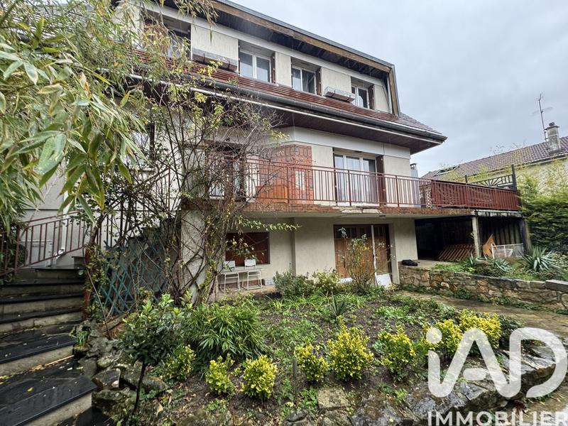 Maison - 210 m² - 9 pièces