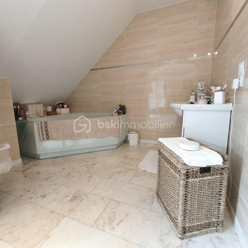 Maison - 213 m² - 7 pièces