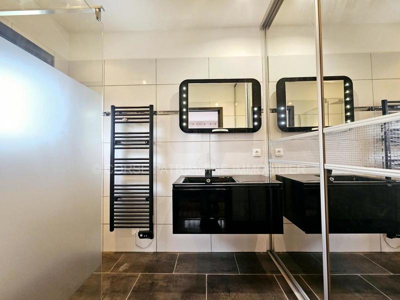 Maison - 206 m² - 7 pièces