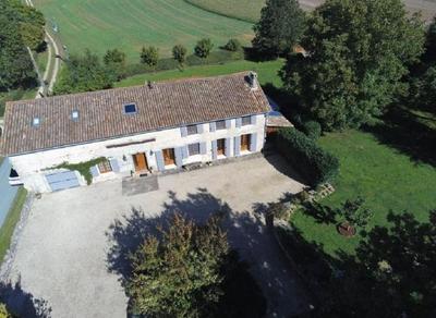Maison - 305 m² - 10 pièces