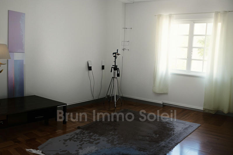 Maison - 202 m² - 8 pièces