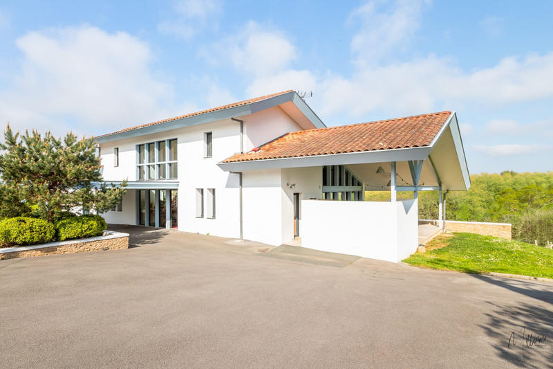 Maison contemporaine - 320 m² - 7 pièces