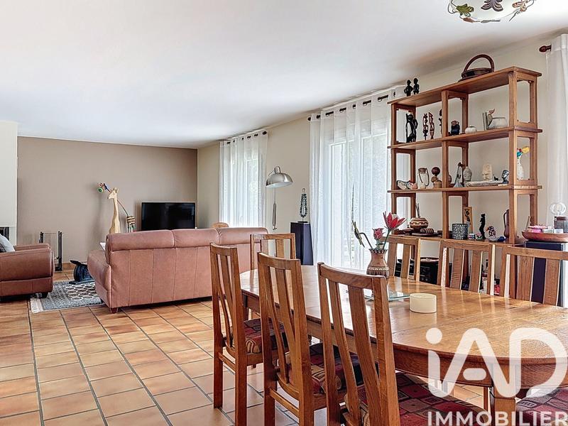 Maison - 241 m² - 9 pièces