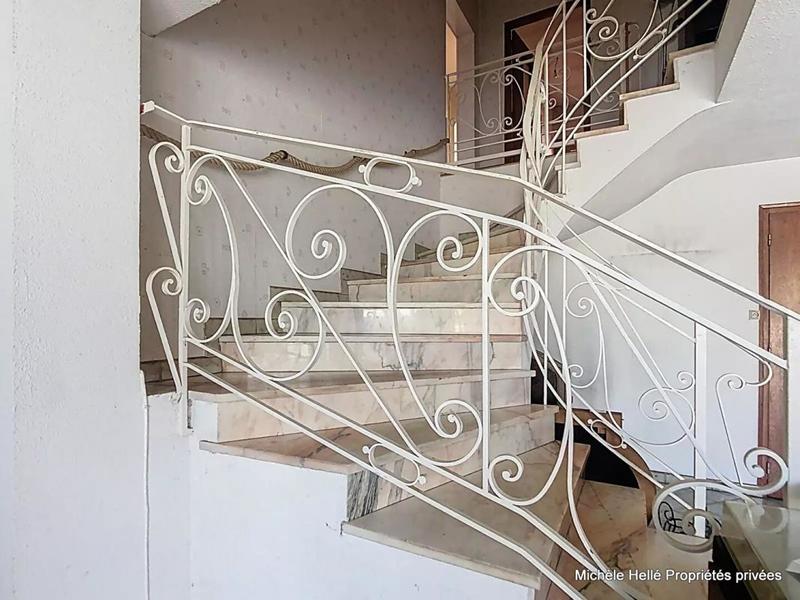 Maison - 210 m² - 7 pièces