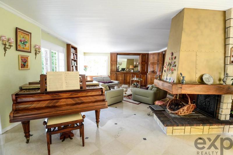 Propriété - 318 m² - 10 pièces