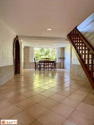 Maison - 208 m² - 10 pièces