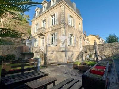 Maison bourgeoise - 144 m² - 9 pièces