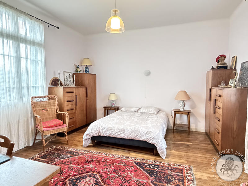 Maison - 187 m² - 9 pièces