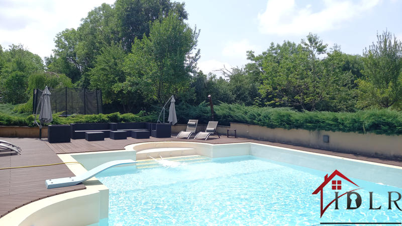 Maison de village - 242 m² - 7 pièces