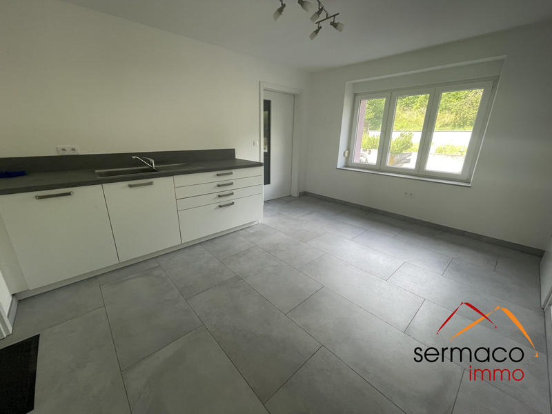 Local commercial - 94 m² - 4 pièces