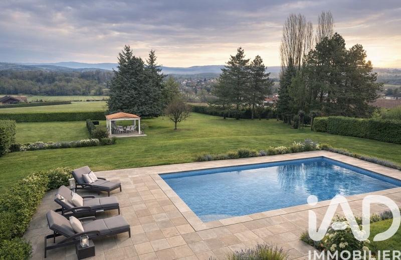 Maison - 285 m² - 9 pièces