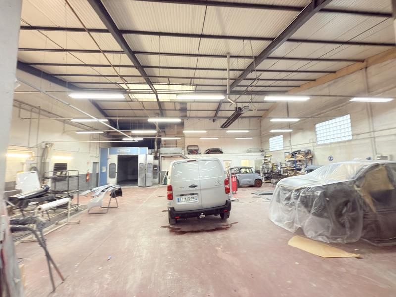 Local commercial - 2 654 m² - 10 pièces