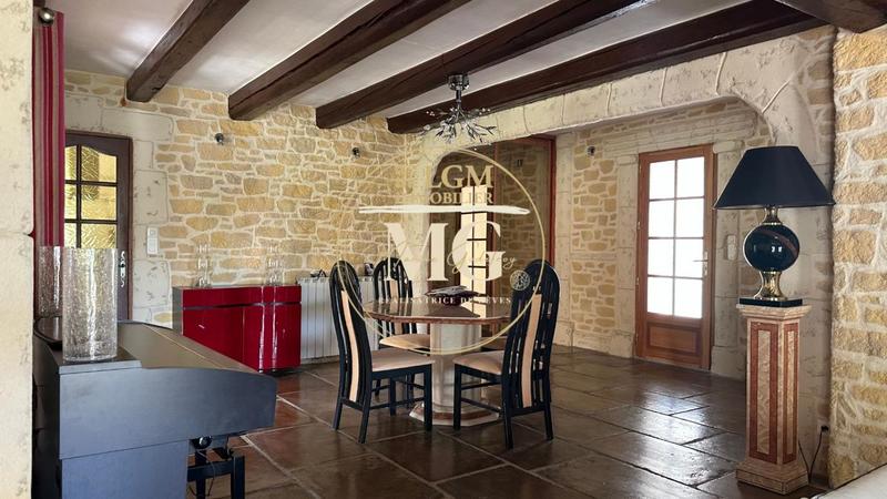 Maison - 219 m² - 4 pièces