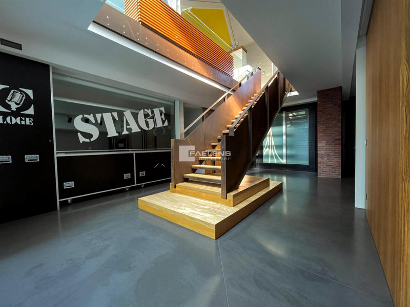 Maison - 435 m² - 5 pièces