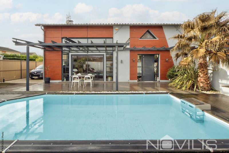 Maison - 210 m² - 5 pièces